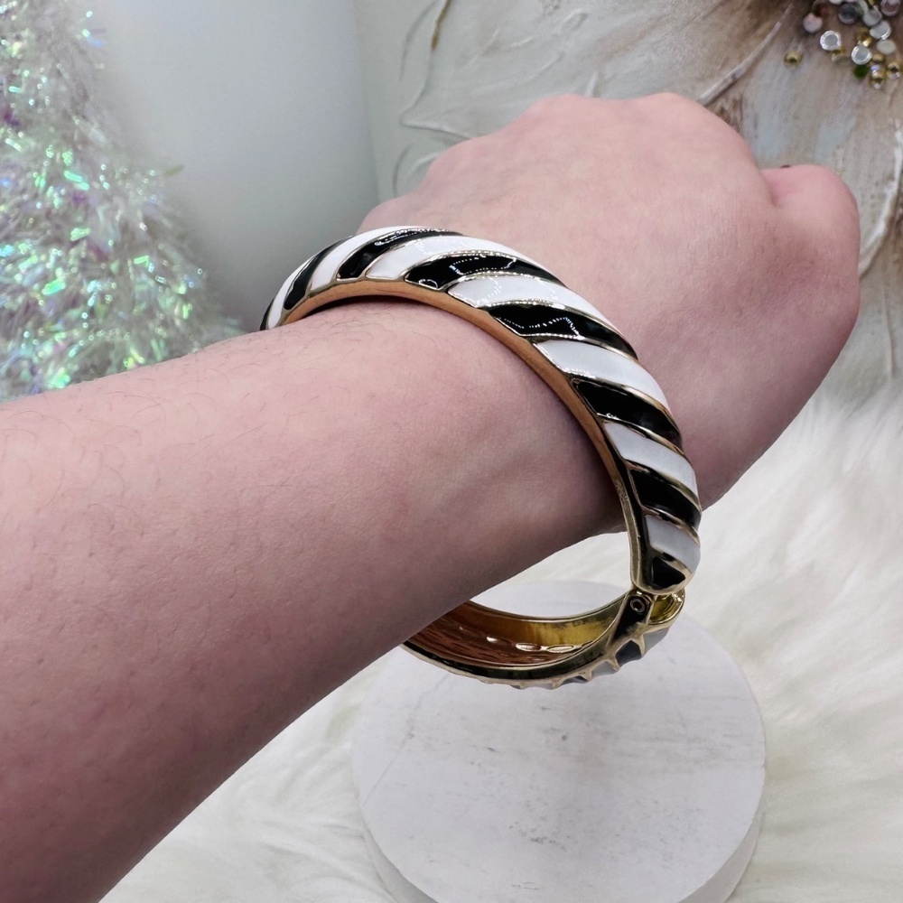 Black & White Stripe Design Thick Enamel Bangle Bracelet - Picture 3 of 7